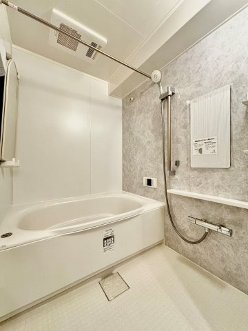 グランドメゾン小阪の浴室|落ち着いた空間のお風呂です