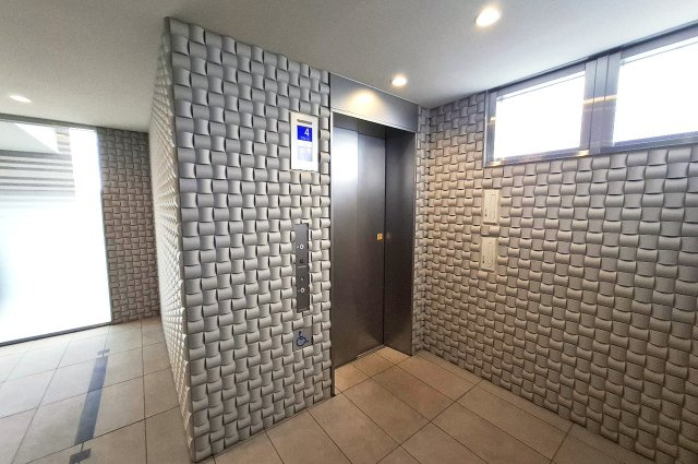 サンメゾン堺浅香駅前の設備|エレベーター