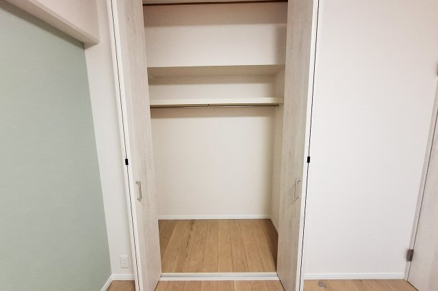 メゾンドール堺の収納|洋室1クローゼット：新調済み。