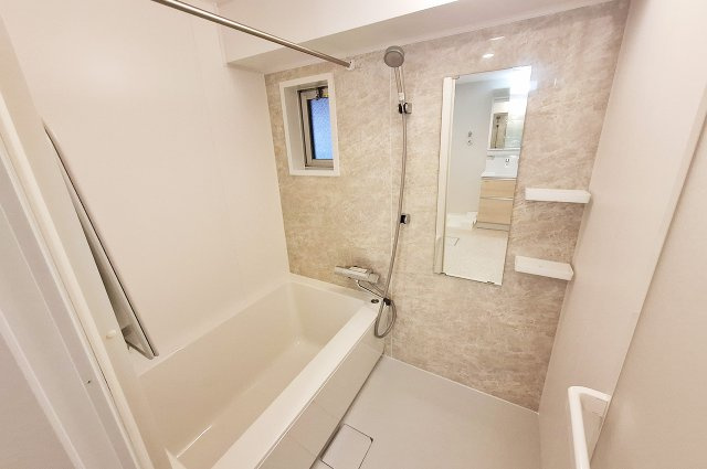 メゾンドール堺の浴室|バスルーム：システムバスと浴室乾燥機を新調済み。
