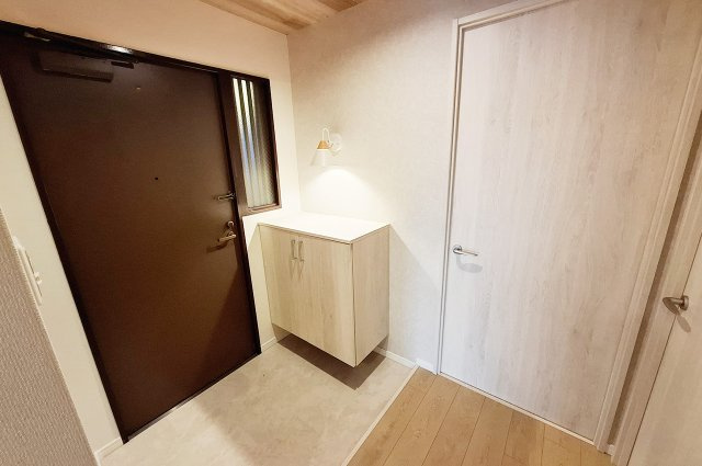 メゾンドール堺の玄関|玄関：下駄箱新調するなどリフォーム済み。