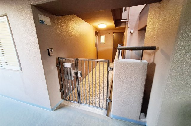 メゾンドール堺の玄関|玄関ポーチ