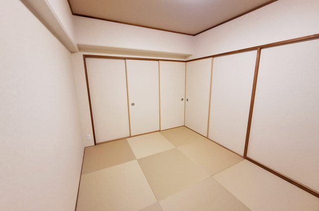 メゾンドール堺の和室|和室：クロス貼替えや半帖畳を新調するなどリフォーム済み。