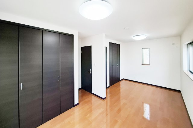 堺市中区東山の寝室|洋室2：クロスを貼替えるなどリフォーム済み。