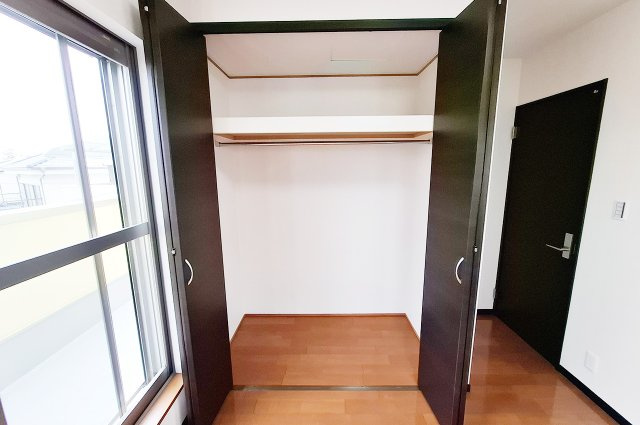堺市中区東山の収納|洋室2クローゼット（バルコニー側）