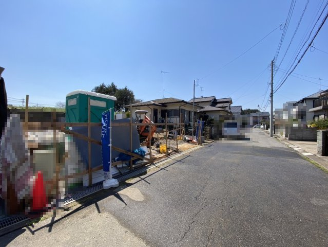 富里市七栄新築戸建の前面道路含む現地写真
