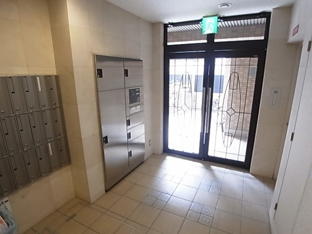 神戸市兵庫区新開地４丁目の賃貸マンションのエントランス