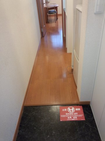 レオパレスエクレールの玄関