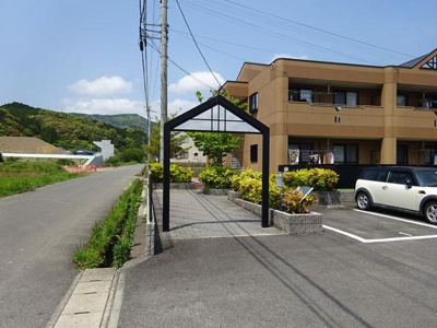 【外観】 | プリムロウズ | 外観写真（昼）