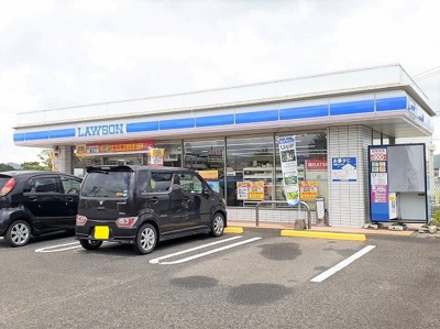 【周辺】 | メゾン・ド・オーブⅢ | ローソン　伊万里市役所前店まで580m