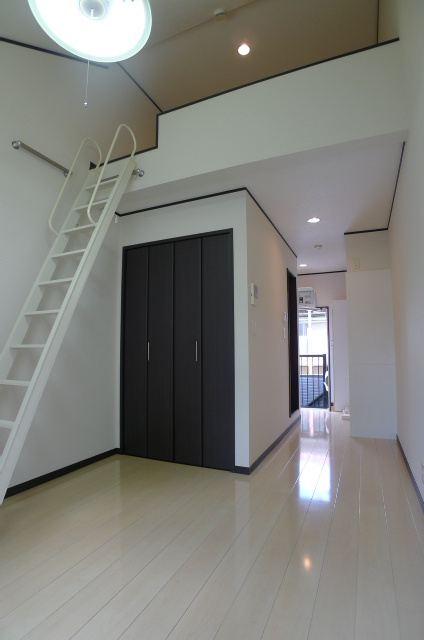 ＰＡＴＩＯ　ＳＱＵＡＲＥの居間・リビング|居室1