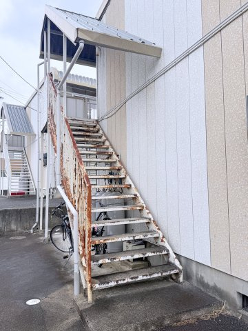 想定年間賃料294万　想定利回り14.70％　軽量鉄骨造のその他共用部分