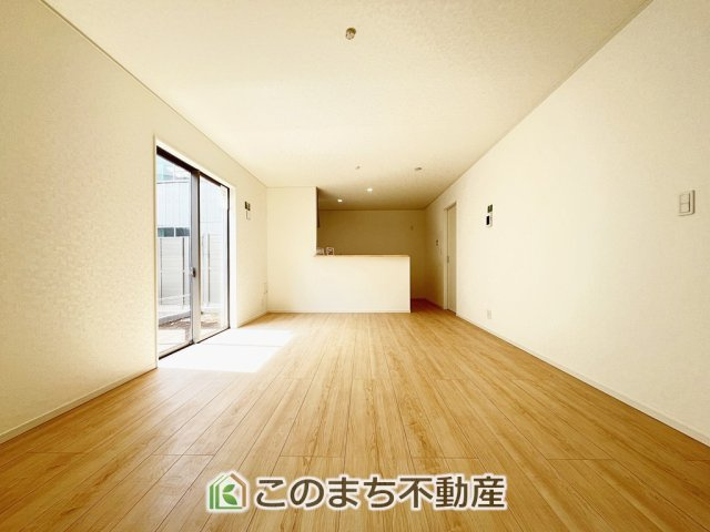 CRADLEGARDEN小山市横倉第4の居間・リビング|時間のゆとりと空間、暖かな陽光がもたらす光と風を独占してください。新しい暮らしが始まります。
