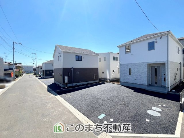 CRADLEGARDEN小山市横倉第4の前面道路含む現地写真|前面道路は広々としてます！運転が苦手な方でもお車の出し入れ簡単で安心です☆
