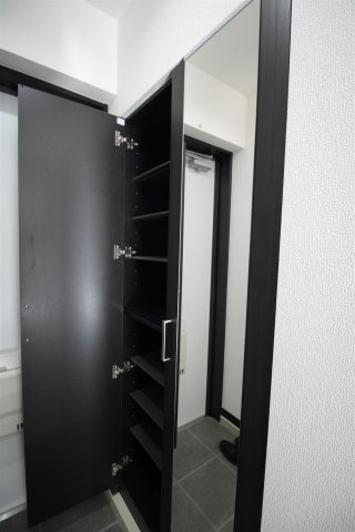 M10.牟田町IIの居間・リビング|シューズＢOX