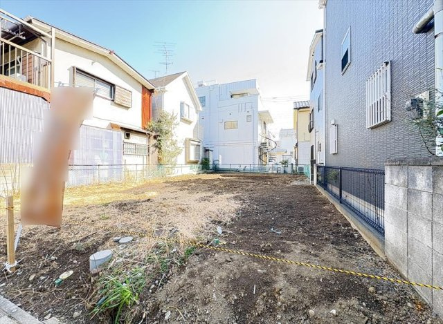 【外観】 | 富士見市水谷東2丁目　建築条件なし売地　全1区画　(志木本店) | 販売現地／2026年3月5日撮影　
徒歩圏内に商業施設が点在しているので日々のお買い物にも困りません。