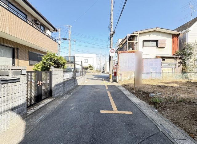 【前面道路含む現地写真】 | 富士見市水谷東2丁目　建築条件なし売地　全1区画　(志木本店) | 4ｍ道路に面しているので車の出し入れもスムーズに行えます。