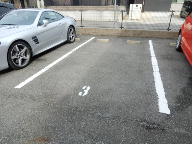 レオパレス善乃の駐車場
