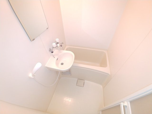 神戸市西区玉津町西河原のアパートの浴室