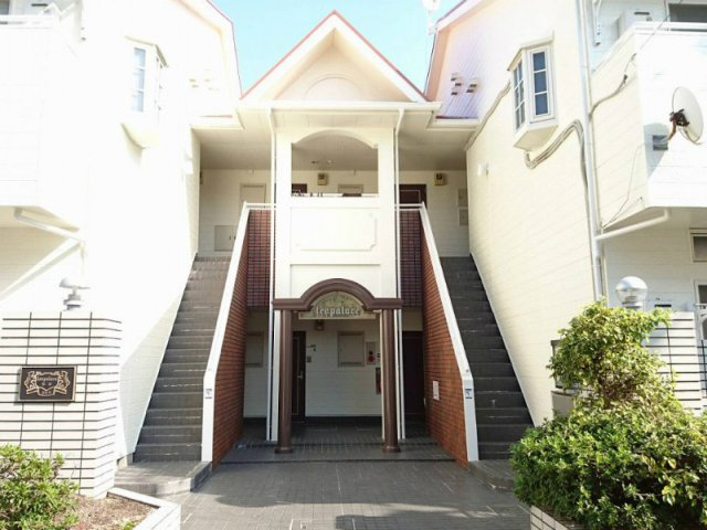 レオパレス松田の外観
