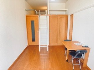 神戸市西区南別府１丁目のアパートの居間・リビング