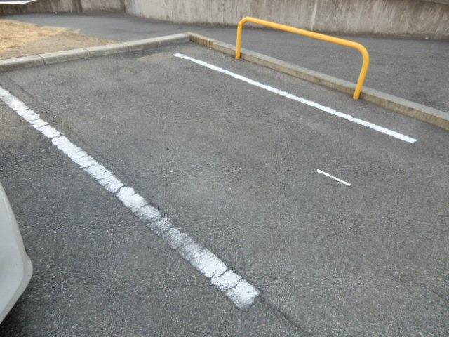レオパレスイルクオーレの駐車場