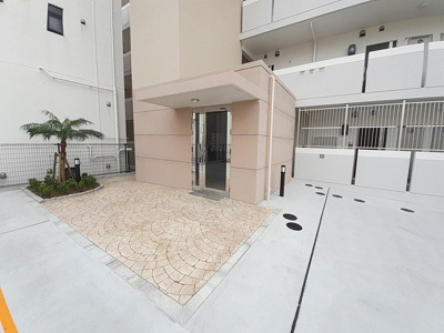 【エントランス】 | エアリーサンリット | エントランスです