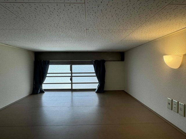 レオパレス二の宮Ｂの内装|※同タイプ部屋の写真となります（ロフト・収納）