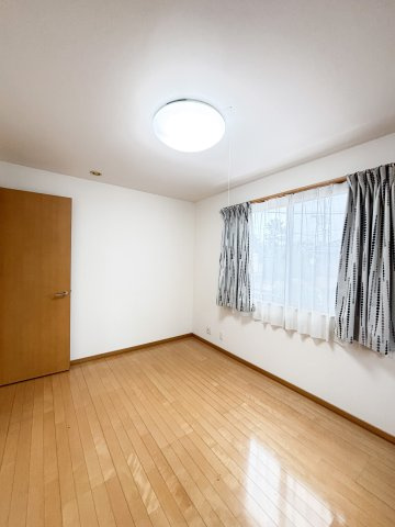 両三柳T戸建の洋室