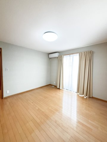 両三柳T戸建の洋室