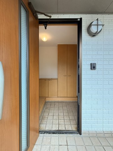 両三柳T戸建の玄関