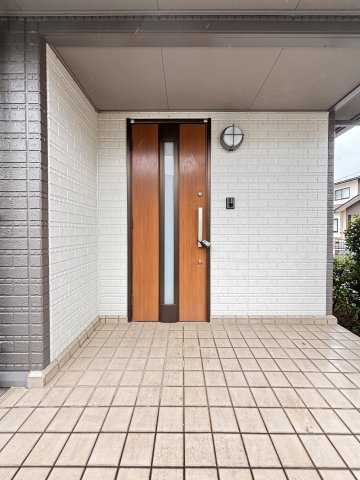 両三柳T戸建のエントランス