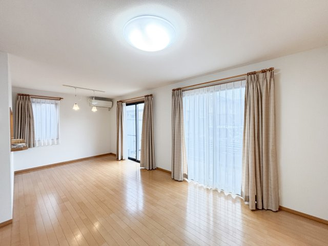 両三柳T戸建の居間・リビング