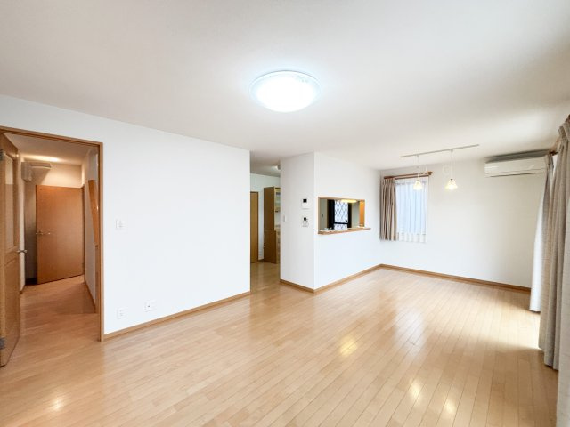 両三柳T戸建の居間・リビング