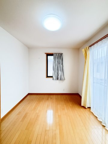 両三柳T戸建の洋室