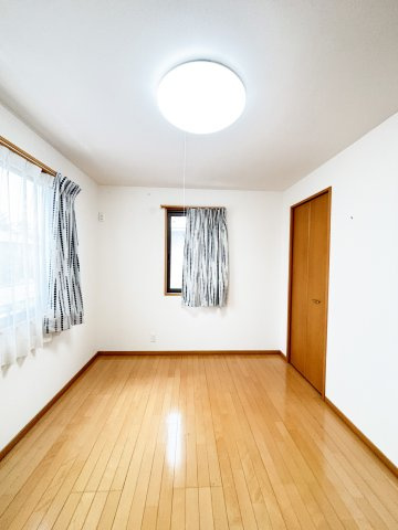 両三柳T戸建の洋室