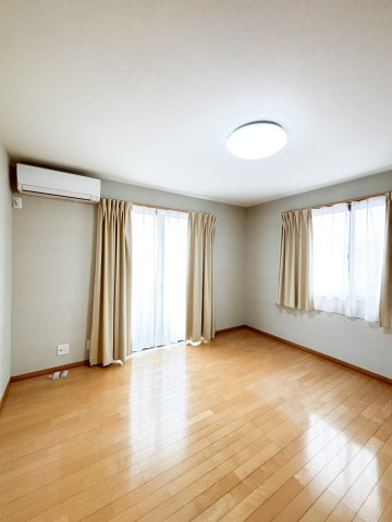 両三柳T戸建の洋室