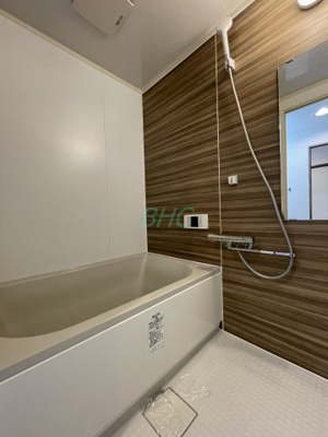 【浴室】 | ヴィルヌーブ大津膳所 | 一日の疲れを癒すバスルームは、心地よいリラックスを叶える清潔感溢れる美しい空間です。