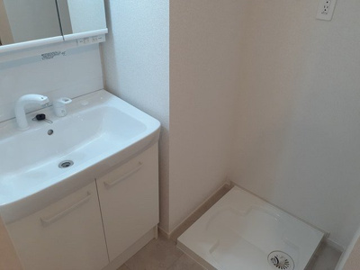 【洗面所】 | パルグランデⅠ | 明るい洗面所です