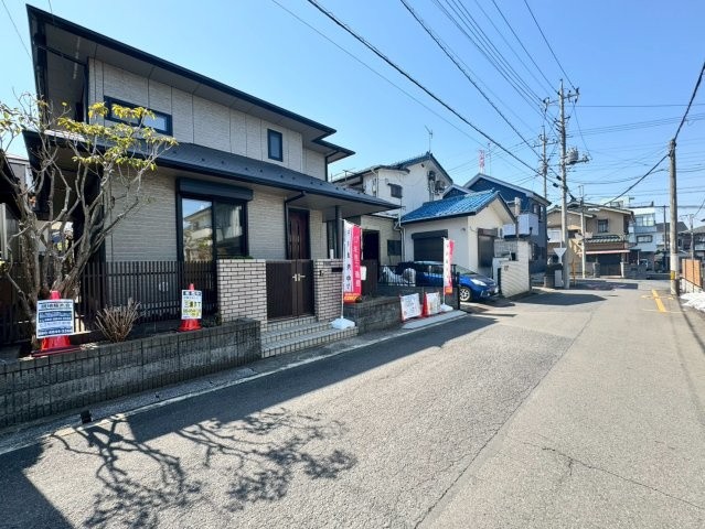 入間市小谷田中古戸建の前面道路含む現地写真|前面道路