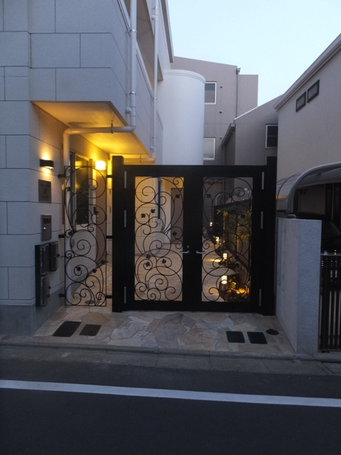 Mimosa House Jiyugaokaのエントランス