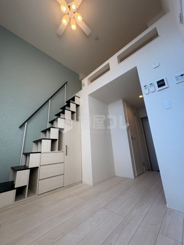 ハーモニーテラス池袋本町Ⅱの居間・リビング|※シーリングライトになります