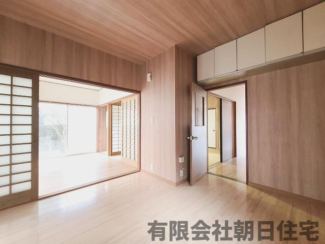 【居間・リビング】 | 八雲台2丁目中古戸建（収益物件） | ゆったりとした居間です