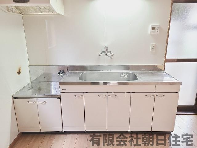 【キッチン】 | 八雲台2丁目中古戸建（収益物件） | コンパクトなキッチンで掃除もラクラク