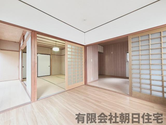 【洋室】 | 八雲台2丁目中古戸建（収益物件） | 落ち着いた色調の洋室です