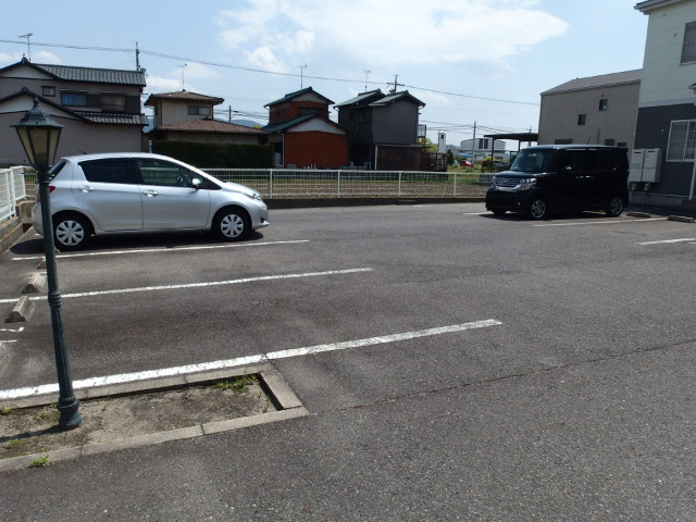 サンプラスⅢの駐車場