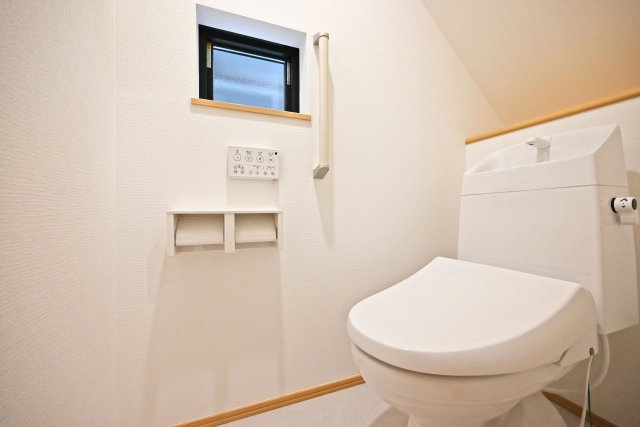 ハートフルタウン伊丹市奥畑2丁目新築一戸建て│3LDK+駐車2台可(車種制限有)のトイレ|1・2階に1か所ずつウォッシュトイレを導入しています。