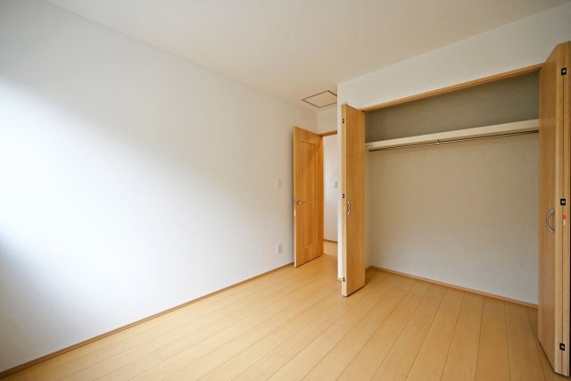 ハートフルタウン伊丹市奥畑2丁目新築一戸建て│3LDK+駐車2台可(車種制限有)の収納|‐洋室5.2帖(2F)-