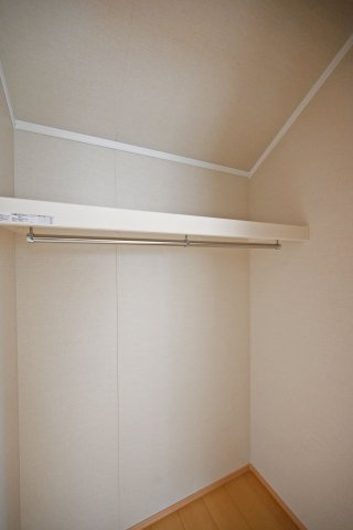 ハートフルタウン伊丹市奥畑2丁目新築一戸建て│3LDK+駐車2台可(車種制限有)の収納|‐洋室6帖(2F)-