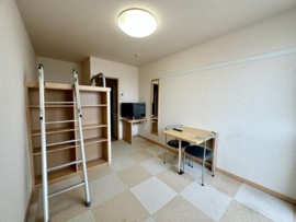 カーペットは部屋毎に模様が異なります。